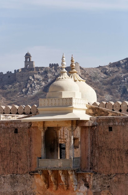 Indien, Rajasthan, Jaipur; Blick auf den Amber-Palast, 11 km außerhalb der Stadt Jaipur (das Amber-Fort im Hintergrund)