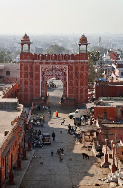 Indien, Rajasthan, Jaipur, eines der Eingangstore zur Stadt