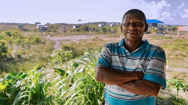 Foto indígena frente a sus tierras en el caribe de nicaragua