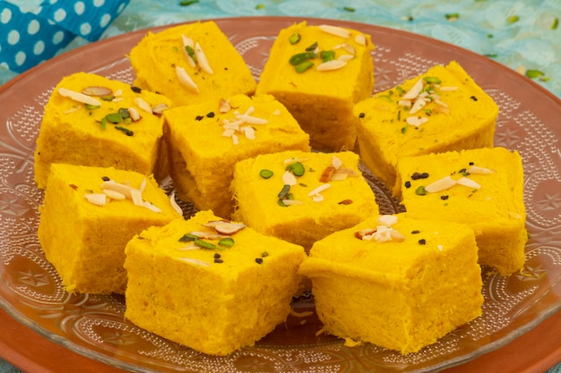 Foto indio especial tradicional comida dulce soan papdi