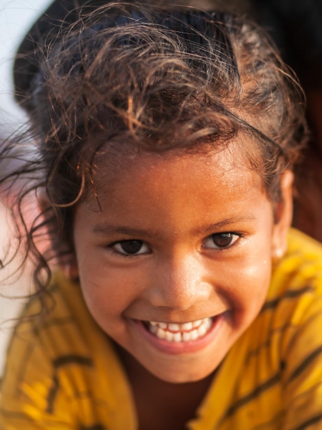 Indische Kinder am Strand Goa