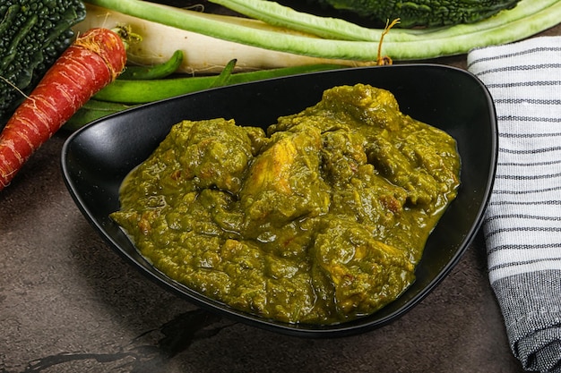 Indische Küche Hühner-Saagwala-Palak