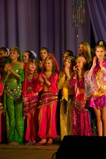 Indische traditionelle Kultur schöne Frau Tänzerin Exponentin des indischen klassischen Tanzes Bharatanatyam des Bundesstaates Tamil Nadu