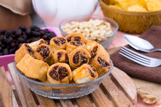 Indischer Fried Bhakarwadi Tea Time Snack