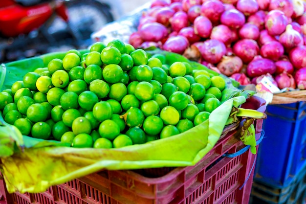 indischer Gemüsemarkt, Gemüse essen