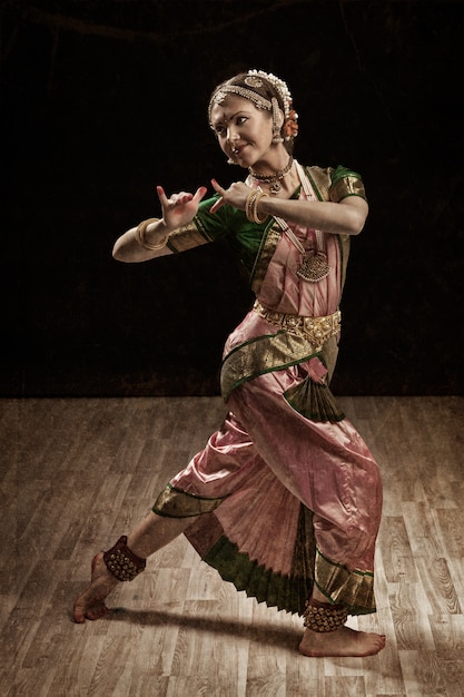 Indischer klassischer Tanz Bharatanatyam Tänzer