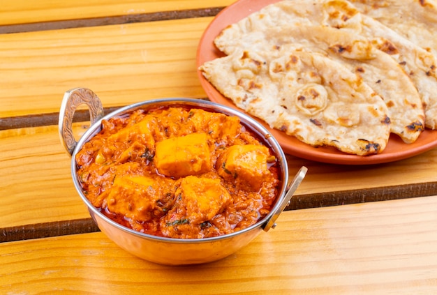 Indischer köstlicher würziger Küche Paneer Toofani diente mit Tandoori Roti