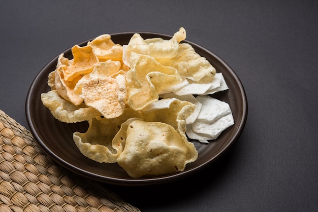 Indischer Snack frittierter Papad