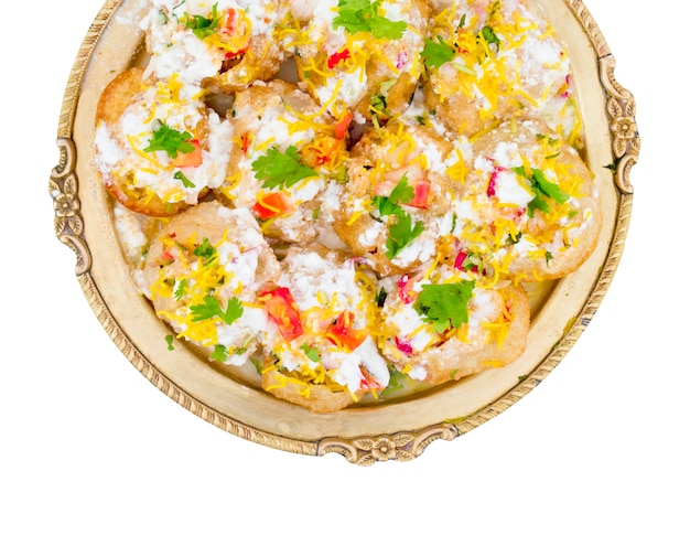 Indischer süßer und würziger Chaat Artikel Dahi Puri