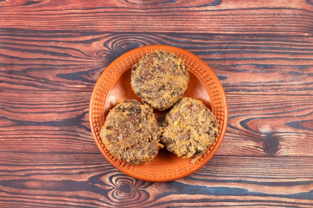 Indisches Essen Jali Kabab mit Tomatensauce serviert in einem Gericht isoliert auf Hintergrund Draufsicht