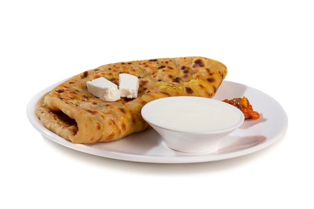 Indisches Frühstücksgericht Paneer Paratha Mit Quark oder Chutney servieren