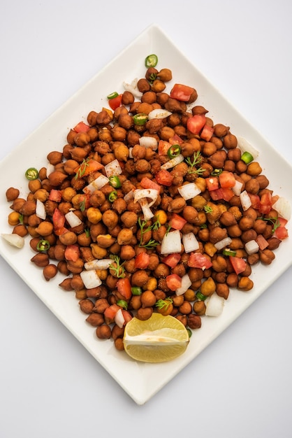 Indisches Straßenfrühstück Chana Chaat, auch bekannt als Chana Masala Chola Chana chaat