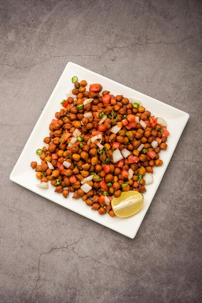 Indisches Straßenfrühstück Chana Chaat, auch bekannt als Chana Masala Chola Chana chaat