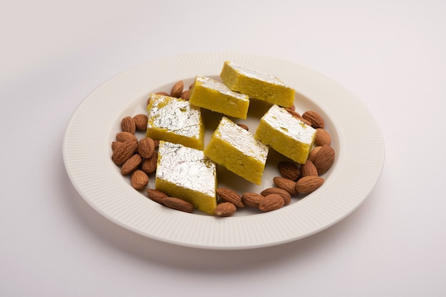 Indisches süßes Essen Badam Katli oder Barfi, auch bekannt als Almond Sweet Burfi oder Mithai, barfee