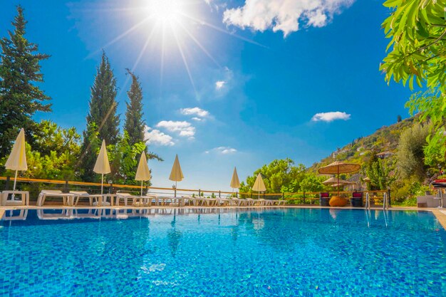 Indispensável para os meses de verão, a piscina e a vista encantadora da natureza