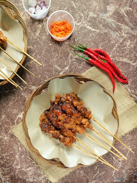 indonesia comida tradicional pollo satay