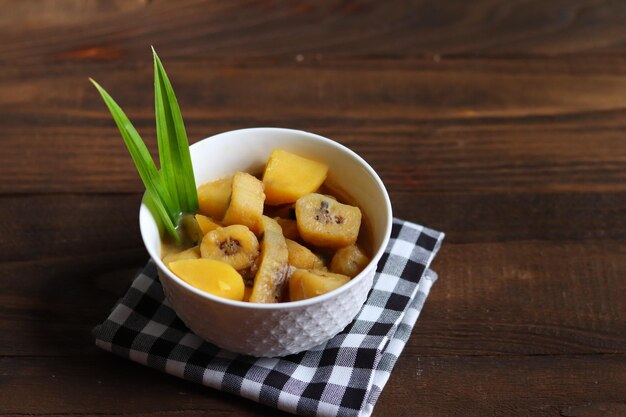 Indonesisches Dessert Kolak mit Banane