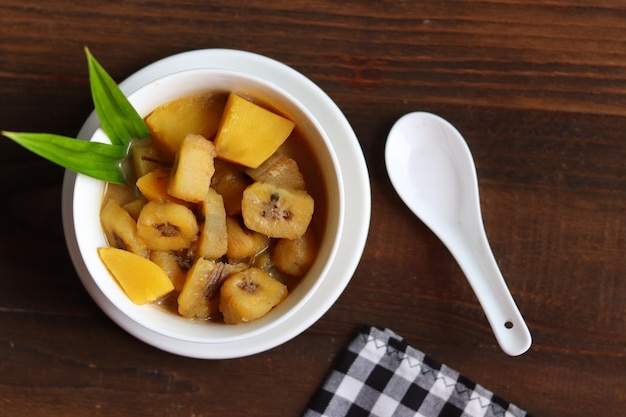 Indonesisches Dessert Kolak mit Banane