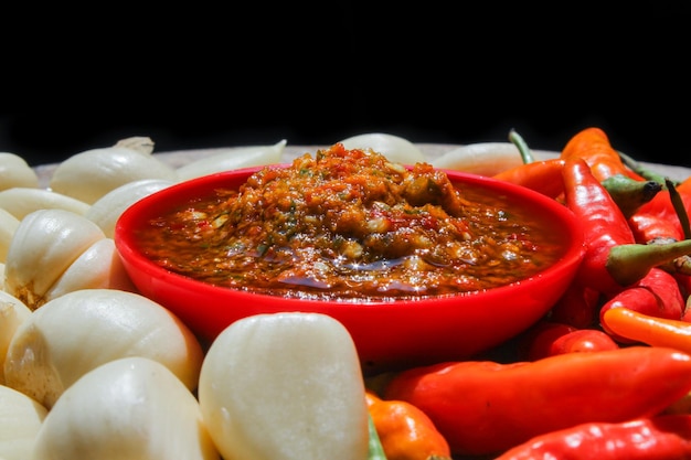 Indonesisches Knoblauch-Chili-Sambal oder Sambel-Bawang