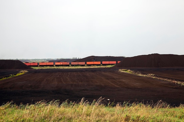 Industriegebiet, in dem Schwarztorf abgebaut wird