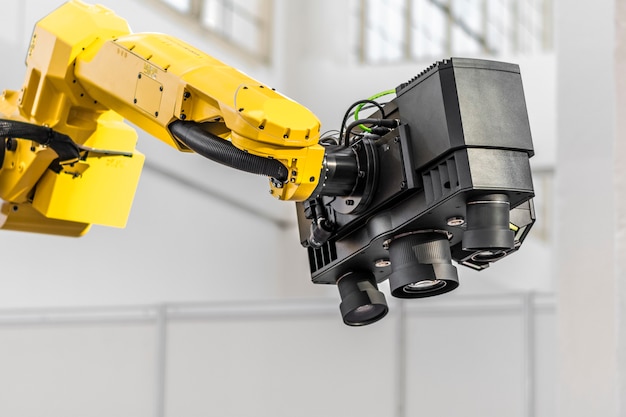 Industrieller 3D-Scanner am Roboterarm.