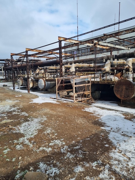 Industriestandort Durchdringungskorrosion an Ausrüstung und Rohrleitungen in einem Chemiewerk in Russland