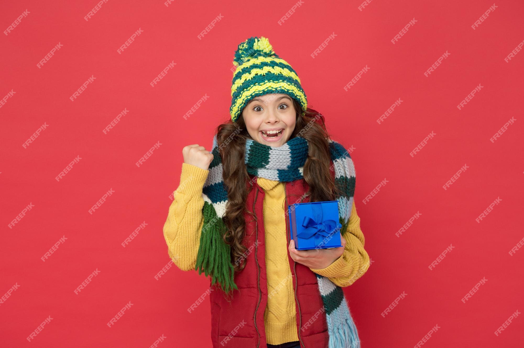 Menina Feliz De Roupas Casuais Se Diverte No Complexo De Jogos Infantis  Foto de Stock - Imagem de roupa, tenha: 247535130