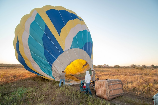 Inflar o balão. Queimador de chama para aerostato.