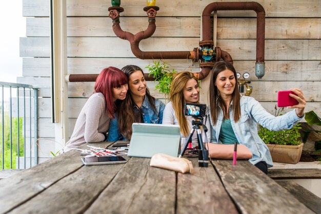 Influencers vlogging desde casa