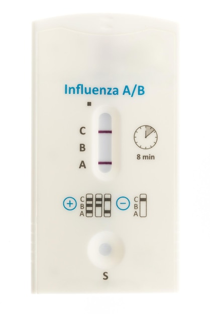 Influenza-Ak-positives Testergebnis unter Verwendung einer Schnelltestkassette