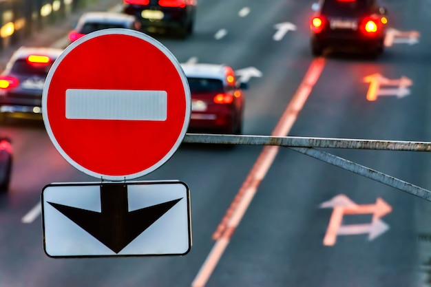 Foto informationsschild auf straßen in der stadt