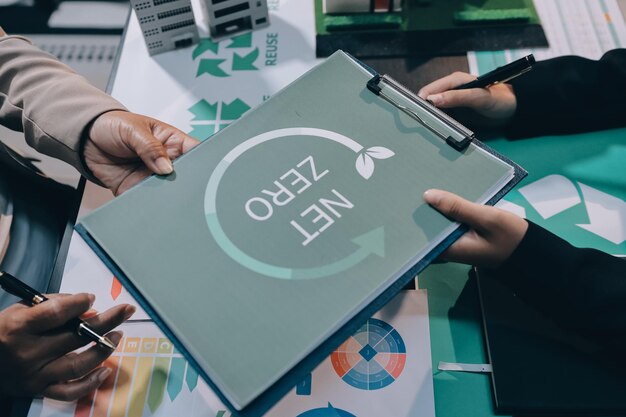 Informe de precios de compensación de carbono Emisión de CO2 Crecimiento futuro Desperdicio neto cero en ESG Oficina de PYME ética Proteger el cambio climático Calentamiento global Problemas sociales Proyecto Grupo de personas de Asia Plan de ODS ecológico