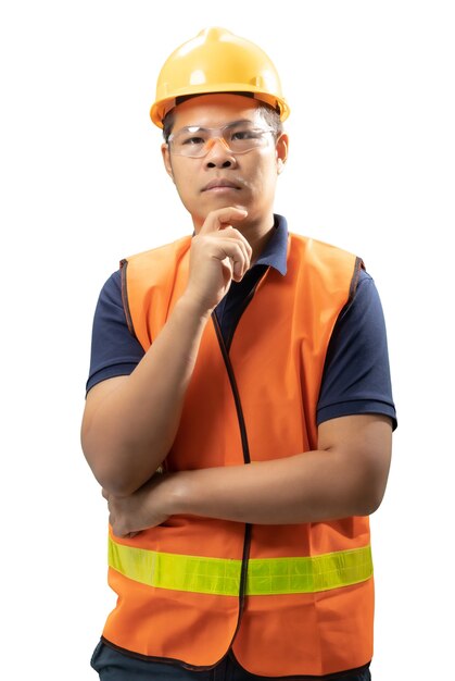 Ingeniero o técnico asiático usa casco de seguridad y chaleco reflectante