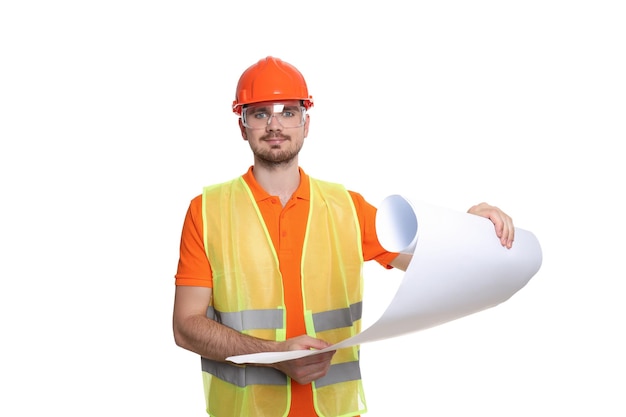 Ingeniero de PNG con casco y papel de dibujo aislado sobre fondo blanco