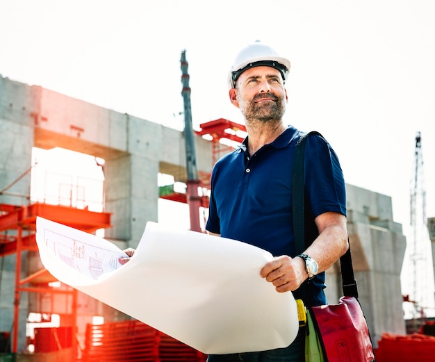 Ingeniero de sitio en un sitio de construcción