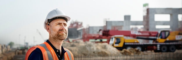 Ingeniero de sitio en un sitio de construcción