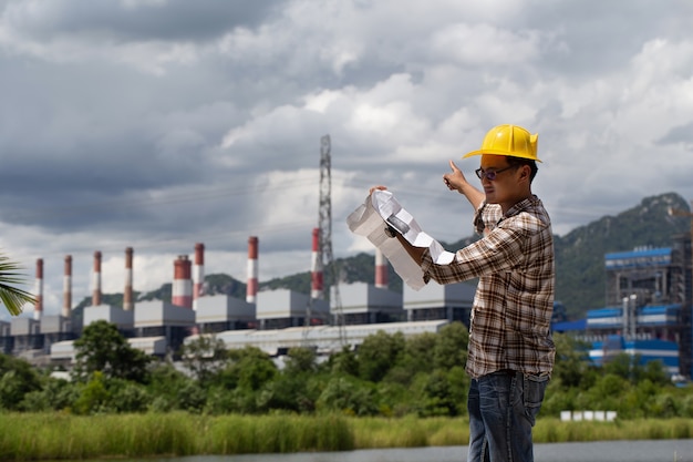 Los ingenieros están buscando un plan para inspeccionar una planta de energía