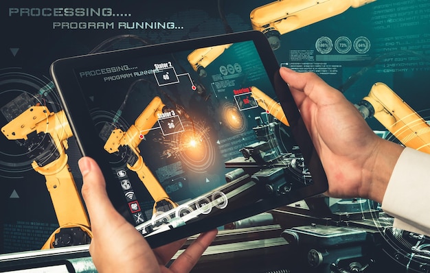 Ingenieur steuert Roboterarme durch Technologie der Augmented-Reality-Industrie