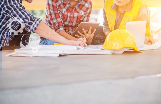 Foto ingenieur und teamwork, treffen für erfolgreiches projekt hochbau