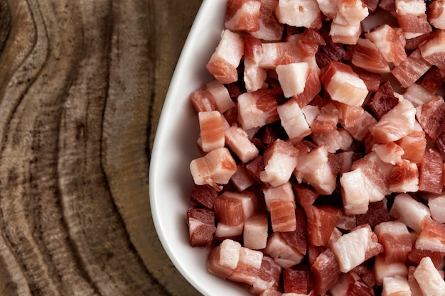 Ingrediente de cozinha para macarrão à carbonara, prato tradicional italiano.