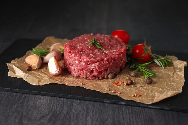 Ingrediente para cozinhar carne moída grelhada