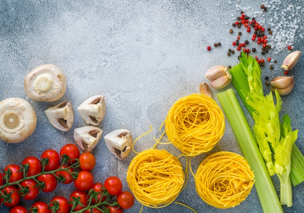 Ingredientes para cocinar la cena al estilo italiano o mediterráneo.