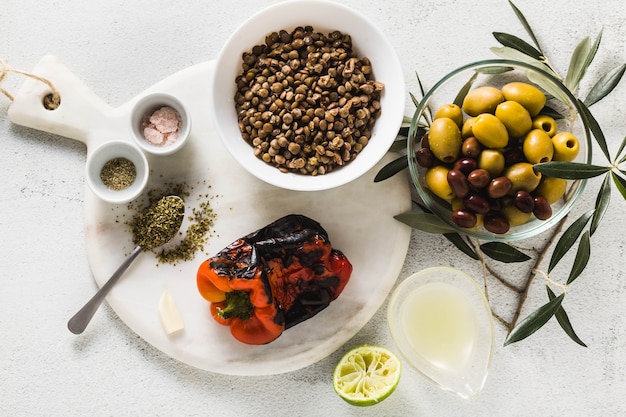 Ingredientes para cocinar ensalada de lentejas.