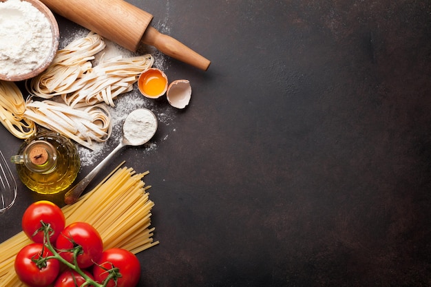 Foto ingredientes para cocinar pasta