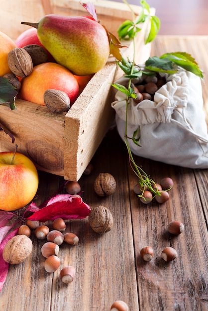 Ingredientes para cocinar pastel de manzana.