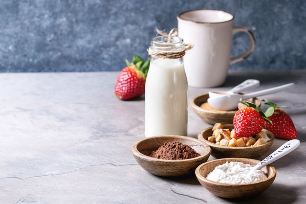 Foto ingredientes para cocinar pastel de taza