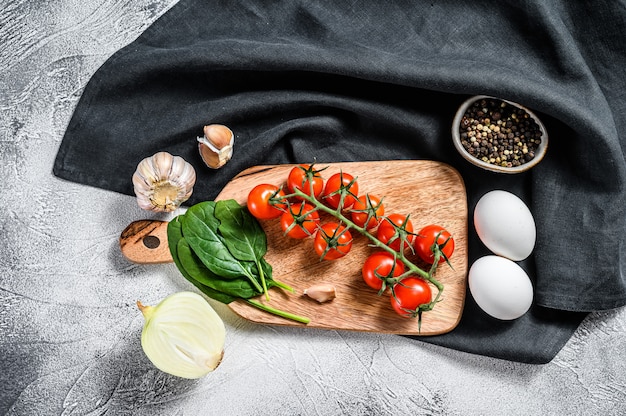 Ingredientes para cocinar Shakshuka.