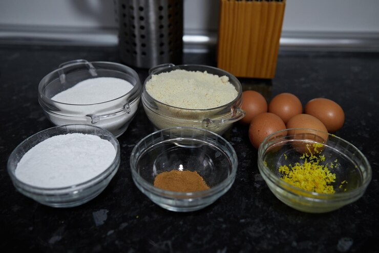 Ingredientes colocados para hacer un pastel