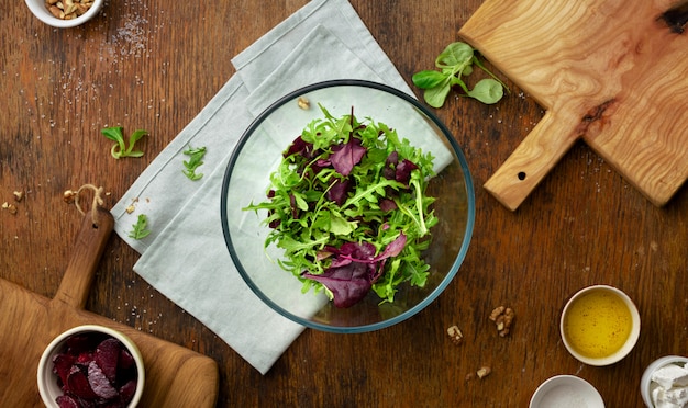 Ingredientes crudos para ensalada