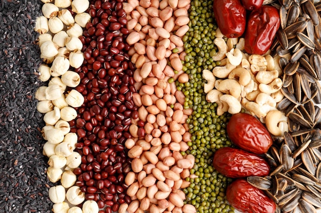 Ingredientes crudos para hacer gachas de Laba, congee tradicional chino servido en el Festival de Laba.